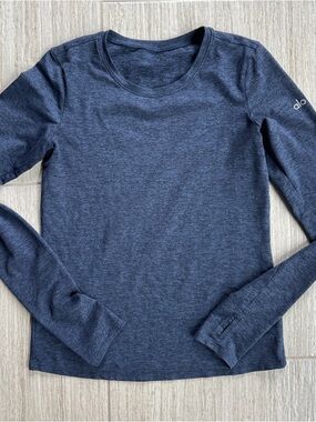 ALO Yoga Women's Long Sleeve Crewneck Top - Heather Navy